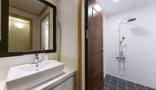 Room (Standard Room A - Walk-in only)