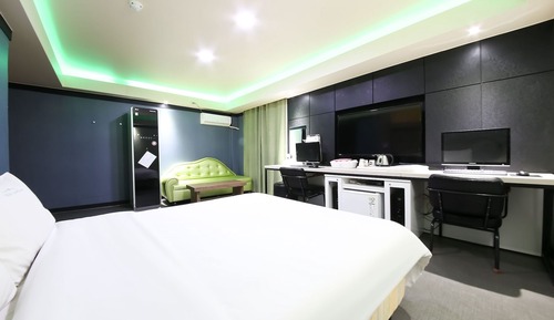 Room (Special room (high-spec PC in all roo)