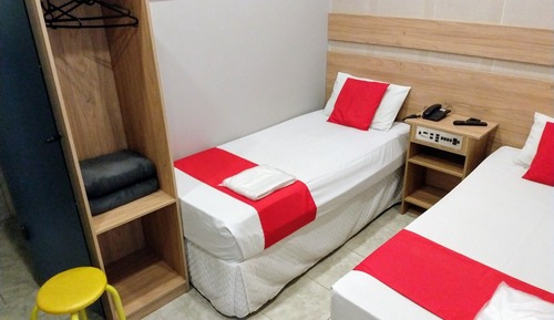 Habitación con 2 camas individuales
