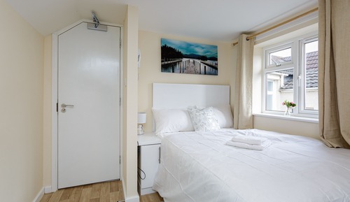 Estudio de lujo, baño privado (Flat-5)