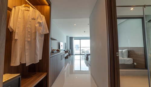 Habitación Deluxe con 2 camas individuales, vistas parciales al mar