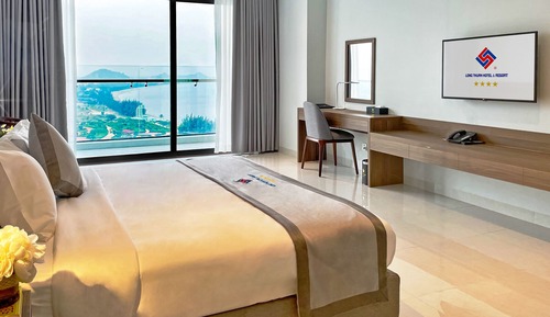 Habitación Deluxe doble, 1 cama de matrimonio grande, vistas parciales al mar