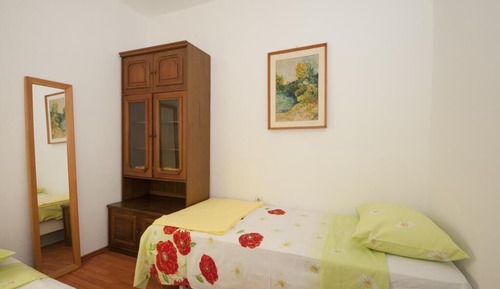 Apartamento (Two Bedroom Apartment with Garden)