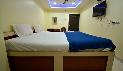 DELUXE AC ROOM