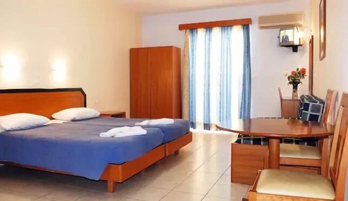Habitación superior con 1 cama doble o 2 individuales, 1 habitación, vistas parciales al mar