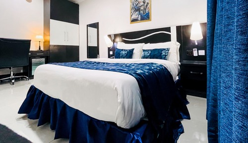 Deluxe Suite