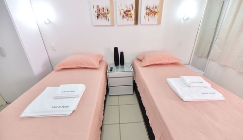 Habitación estándar con 1 cama doble o 2 individuales, baño privado
