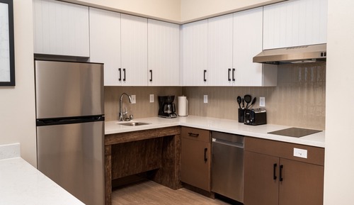 Suite, 1 habitación, cocina (Communications, Roll In Shower)