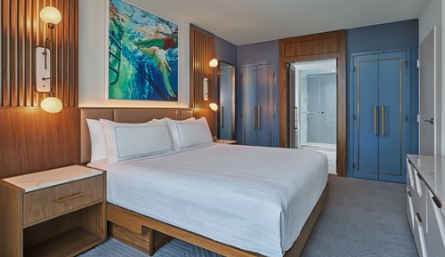 Habitación tradicional, 1 cama de matrimonio grande con sofá cama, vistas a la piscina