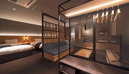 Suite, no fumadores (The Around Suite, Triple)