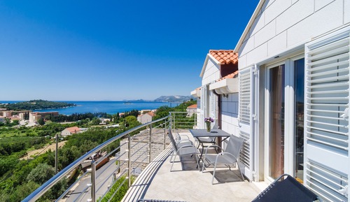 Apartamento (Two Bedroom Apartment with Balcony)