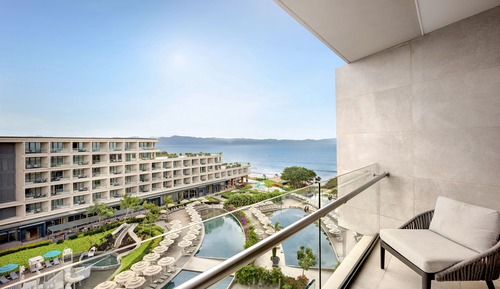 Preferred Club Jr Suite Ocean View King