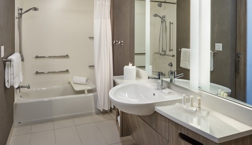 Suite, 2 camas de matrimonio, no fumadores (Mobility Accessible, Roll-in Shower)