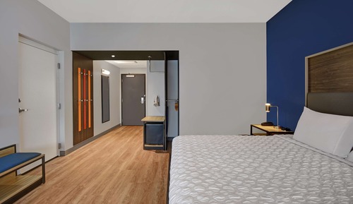 Habitación, 1 cama de matrimonio grande (Roll-In Shower, Mobility & Hearing)