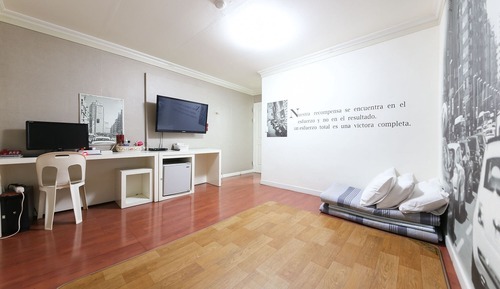 Room (Ondol Room)