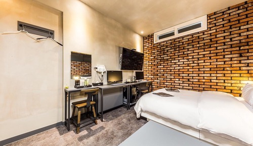 Room (Royal Premium (View Netflix))