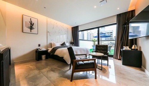 Room (Terrace)
