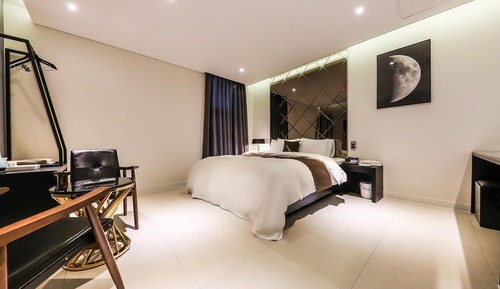 Room (Standard room)