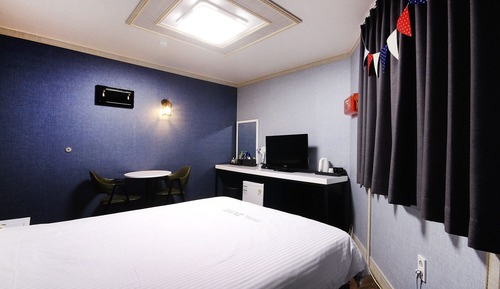 Room (Standard Room B (OTT))
