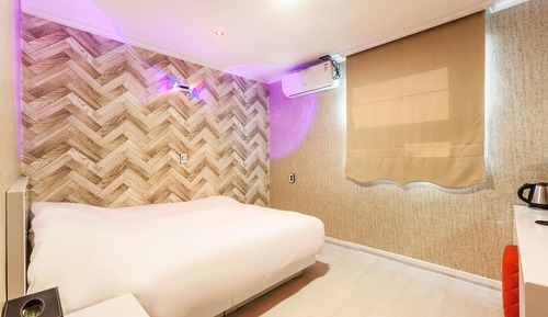 Room (Deluxe Room)