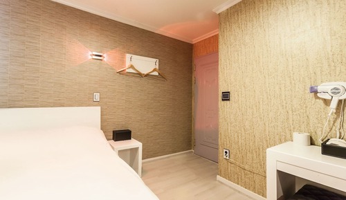 Room (Suite Room)