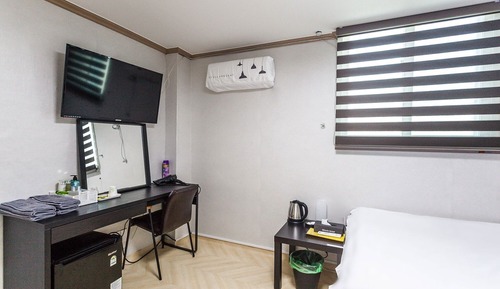Room (Twin Room (Please confirm with the co)