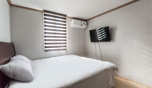 Room (Large bed room (Please check with the)