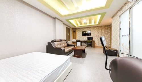 Room (Premium (based on 2 people/on-site pa)