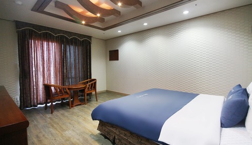 Room (Standard Room)