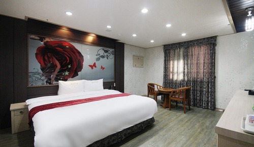 Room (Family room)