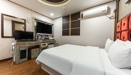 Room (YOLO-On foot)