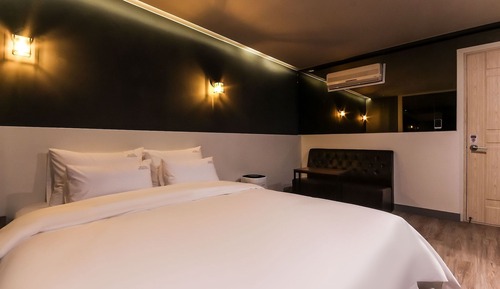 Room (Deluxe (air purifier personal ID avai)