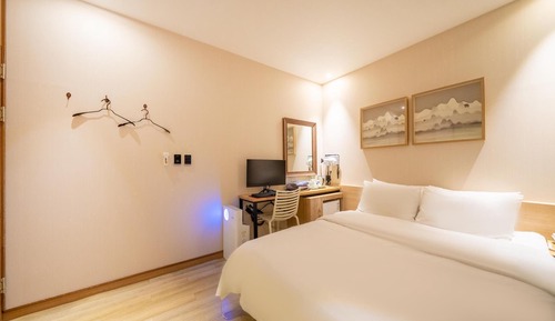 Room (Standard B (1PC air purifier bidet Ne)