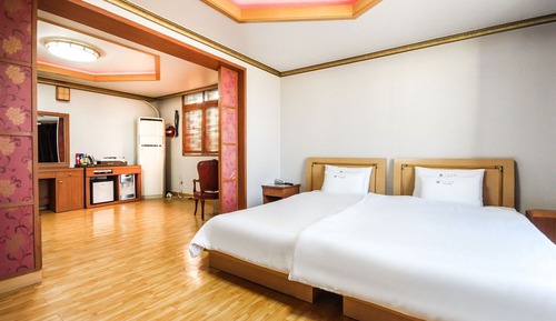 Room (Suite)