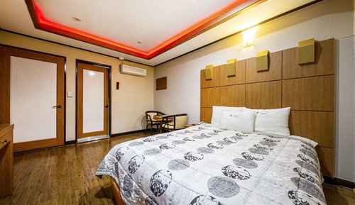 Room (Standard room)
