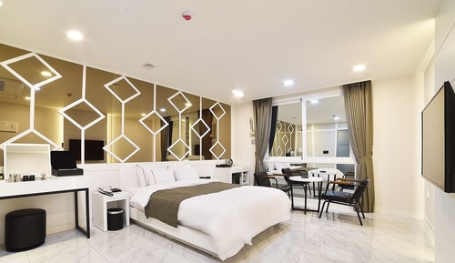 Room (Standard (7F))
