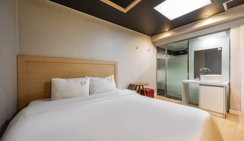 Room (Deluxe "Deluxe")