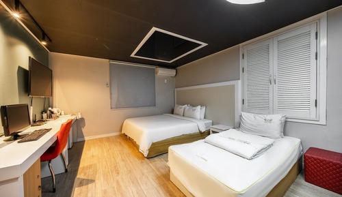 Room (Deluxe Twin)