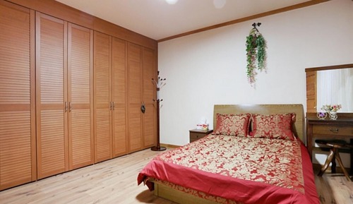 Room (Grand Room (Unshared House Duplex))
