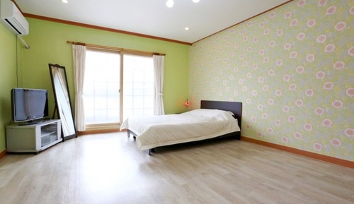 Room (Mint Room 2F)