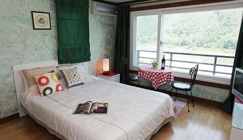 Room (Lavender)