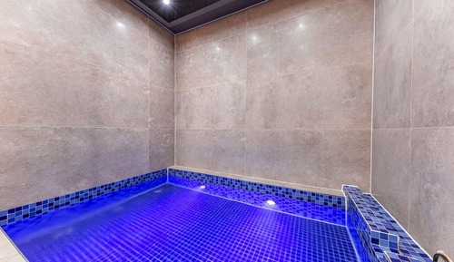 Room (Party Room Royal Gold Private Pool (c)