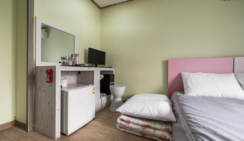 Room (Group room (2-person reservations are)