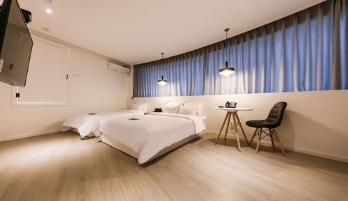 Room (Deluxe room)