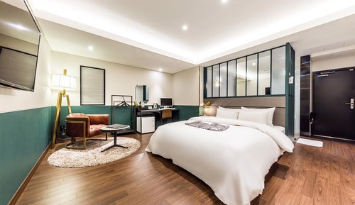Room (Suite)