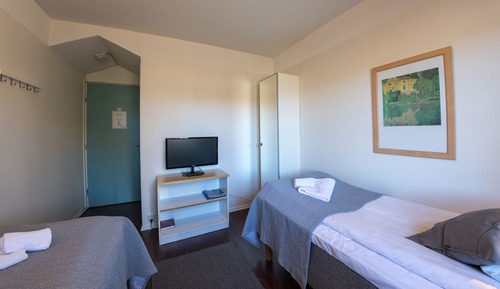 Habitación básica con 1 cama doble o 2 individuales