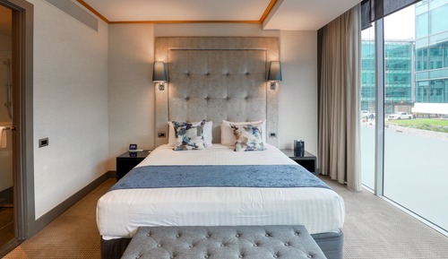 Habitación superior, 1 cama de matrimonio grande, accesible en silla de ruedas, vistas a la ciudad