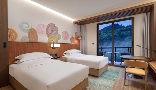 Habitación Deluxe, varias camas, balcón