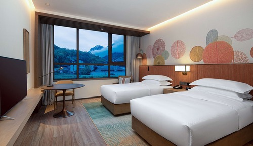 Habitación básica, varias camas