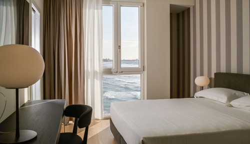 Habitación con 1 cama doble o 2 individuales, vistas al mar